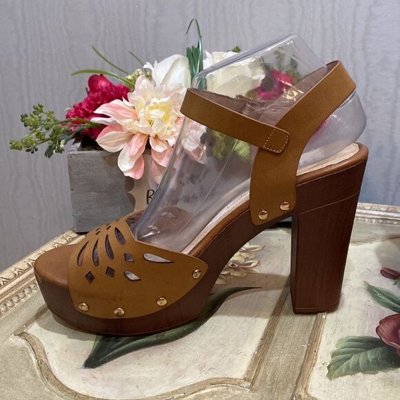 Kayleen Los Angeles Queen Studded Sandals Sz 8.5 NWOT - Picture 6 of 16